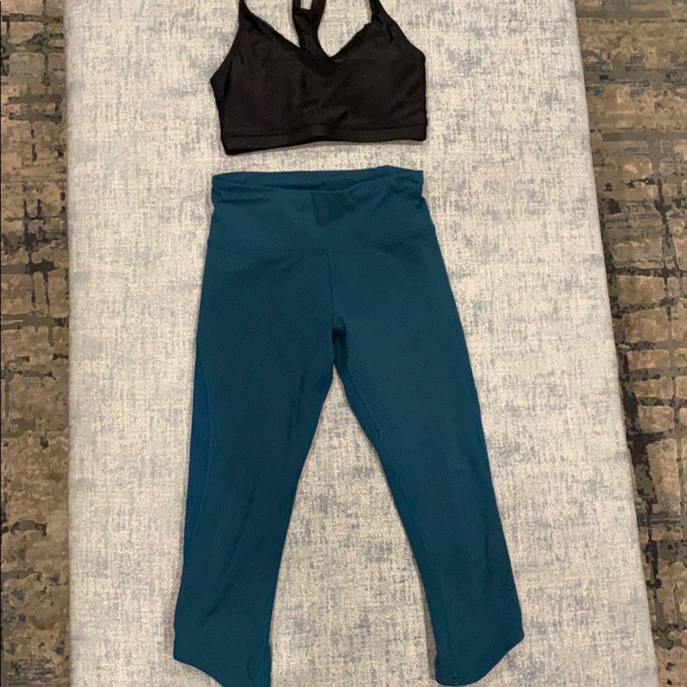 Lorna Jane xs scalloped hem capri leggings
